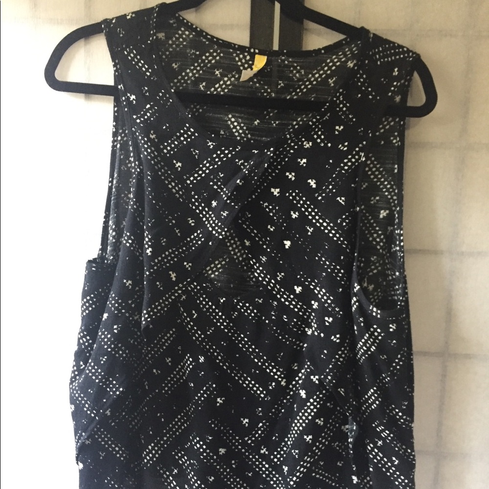 Free People Boho Black Tank Top Keyhole Cutout in Size Large- L